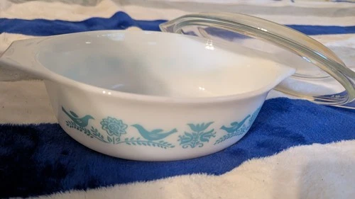 Vintage PYREX Turquoise Blue Bird Oval 1 1/2 Quart Casserole W/ Lid