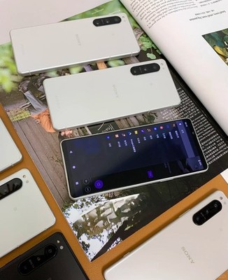 Sony Xperia 5 IV SO54C　美品　白 Amazon | 【整備済み品】docomo版 Xperia 5 IV SO-54C (エクリュ