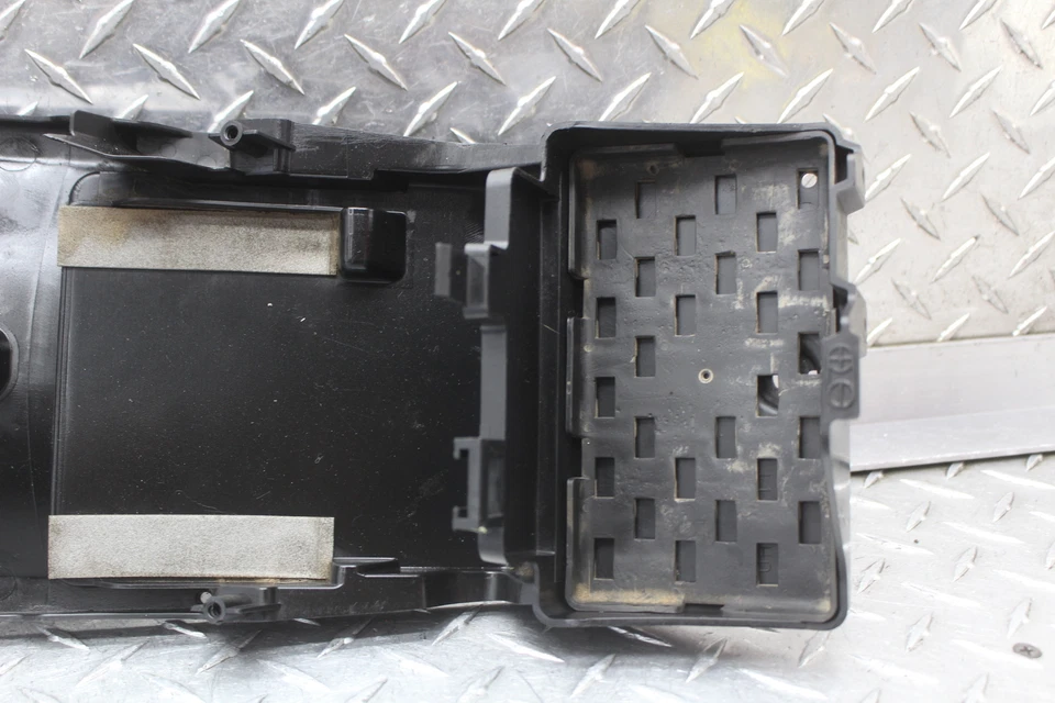 Carenado de bandeja de batería trasera trasera Suzuki GSXR600 2009 Foto 4 de 4