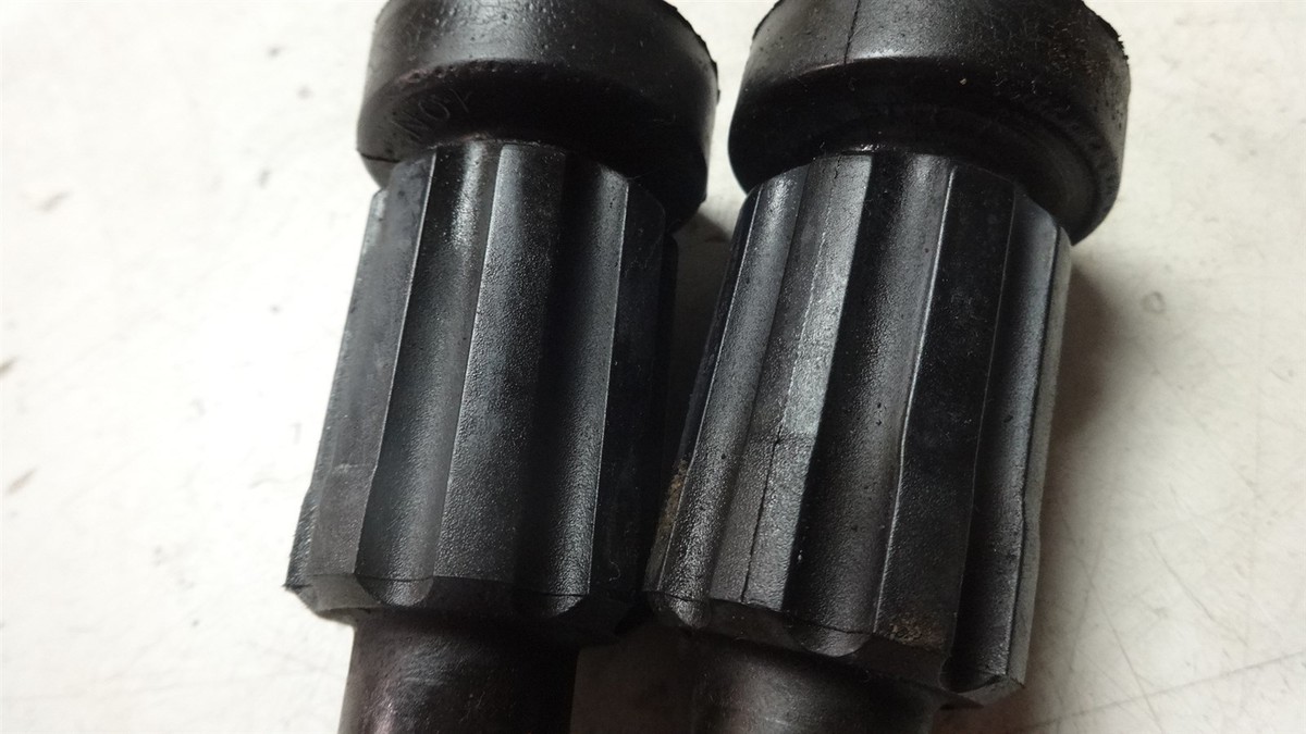 2013 Kawasaki ZX1000H Ninja ZX10 KM160-2B. Engine motor mounts
