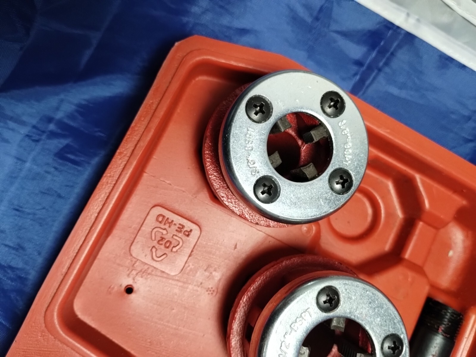 Complete Pipe Threader Kit Ratcheting Pipe Threading Tool Set  6 Dies Near Mint