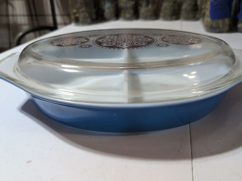 Vintage Pyrex Royal Blue & Gold Medallion Lid 1.5 Qt Serving Dish 1961