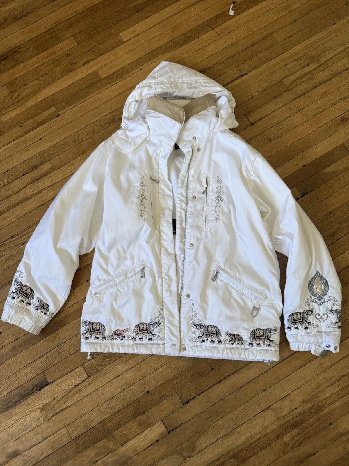 RARE Vintage Bogner White Embroidered Elephant Om Ski & Snow Jacket | Size 6