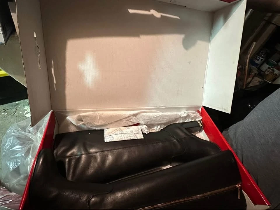 NUEVO - Botas gruesas de tacón negras Guess talla 7, elegantes, sin abrir, sin usar, Foto 3 de 4