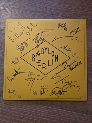 BABYLON BERLIN 13x Cast signed Autogramm In Person VINYL SOUNDTRACK Fries , etc