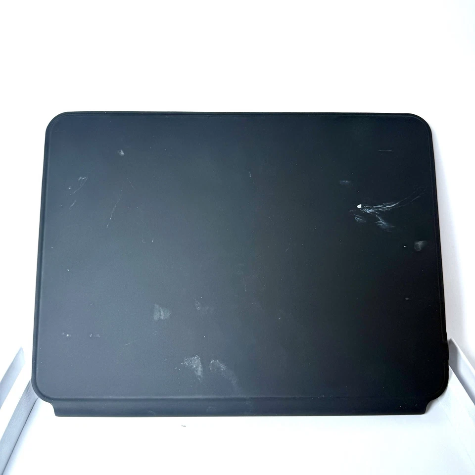 Funda con teclado con suspensión magnética para iPad Pro de 11" y iPad Air de 10,9" usada probada Foto 4 de 4