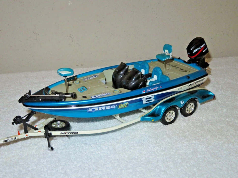DALE EARNHARDT JR. #8 OREO/RITZ 2004 CASTAWAY NITRO BOAT & TRAILER  1:24 HQ ITEM - Image 2 of 4