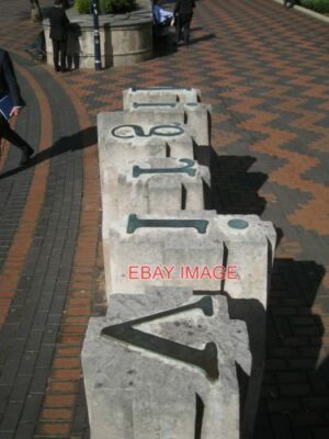 FOTO VIRGIL: GEDENKMAL FÜR JOHN BASKERVILLE BRIEF - GRÜNDER HUNDERTJÄHRIGES JUBILÄUM QUADRATISCHER BIRM