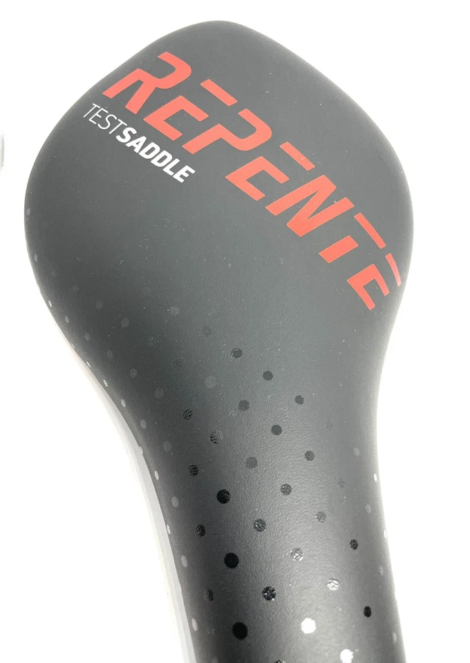 Sillín italiano de fibra de carbono para bicicleta de carretera Repente Kuma 4.0 negro 150 g sillín de prueba Foto 3 de 4