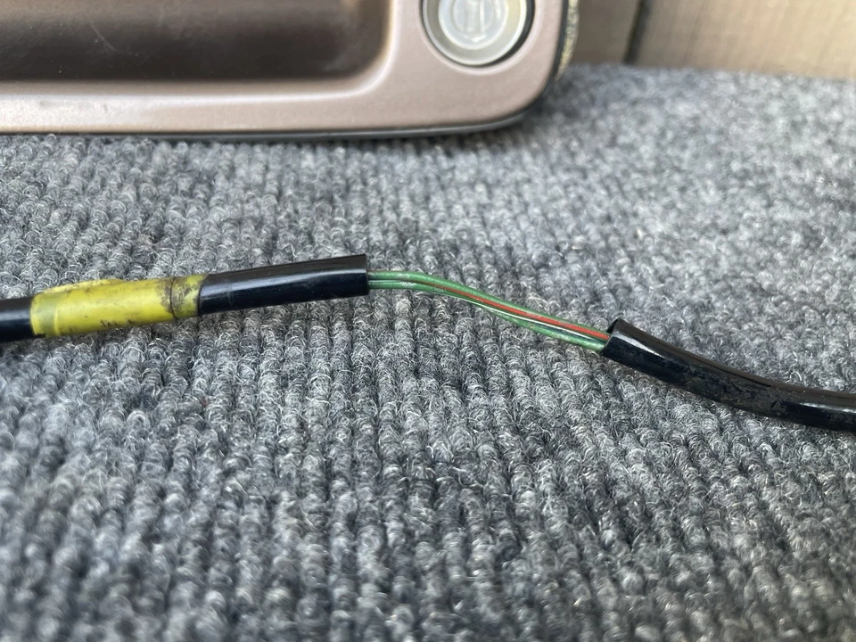 1998-2000 Lexus LS400 Front Left Driver Side Exterior Door Handle Color Code 4P1 - Image 3 of 4