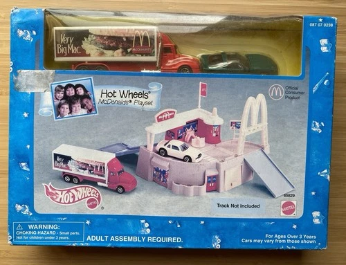HOT WHEELS MCDONALDS PLAYSET VINTAGE 1997 TRUCK AND CAR RARE NO RESERVE AUCTION