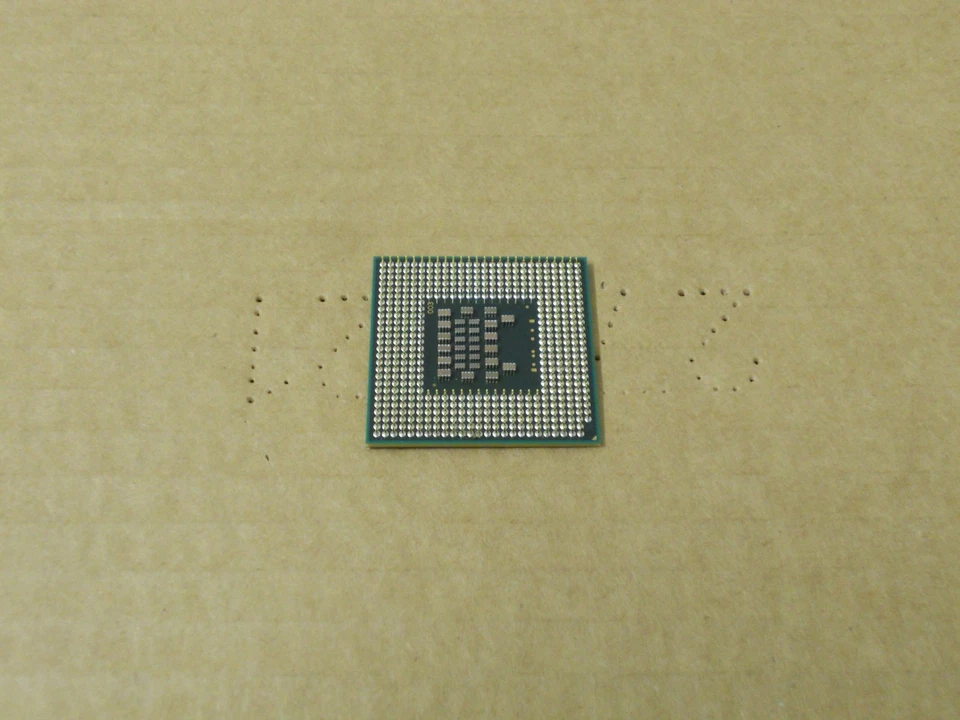 Intel Core Duo T2400 1,83GHz 2M/667 Pin Gold ©‘2004 Vintage - Immagine 2 di 2