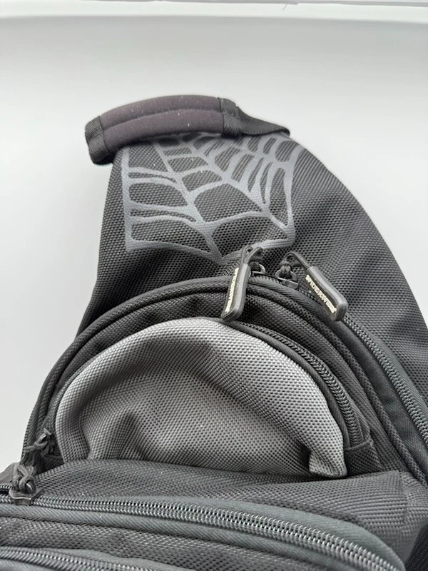 Mochila de pesca SpiderWire negra con honda Foto 3 de 4