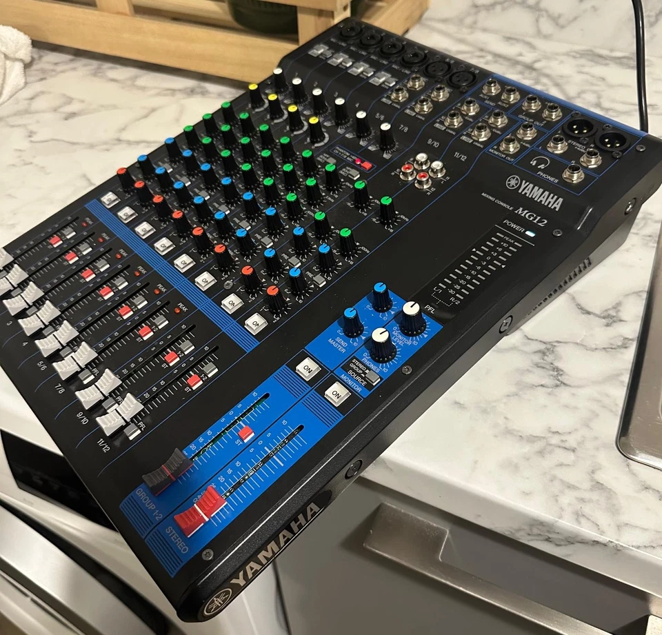 Yamaha MG12 - 12 Channel  Analogue Mixer - Image 3 of 4