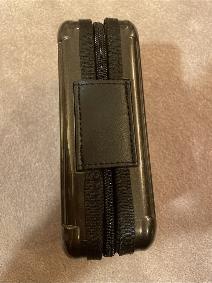 Rimowa Lufthansa Amenity Kit | geöffnet | First Class | Matt - Schwarzer Farbe - Bild 3 von 4