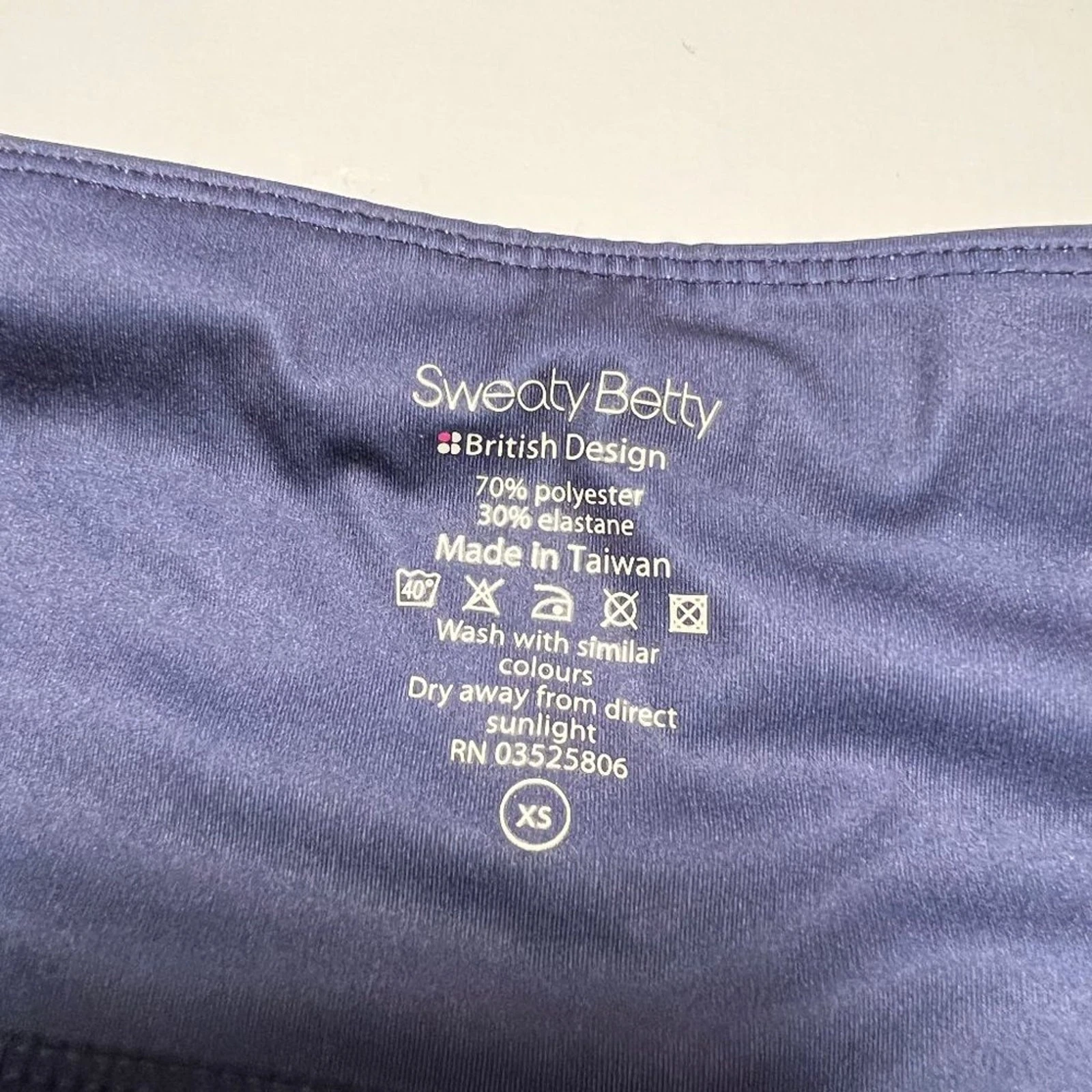 sweaty-betty splits run crop city lights yoga leggings