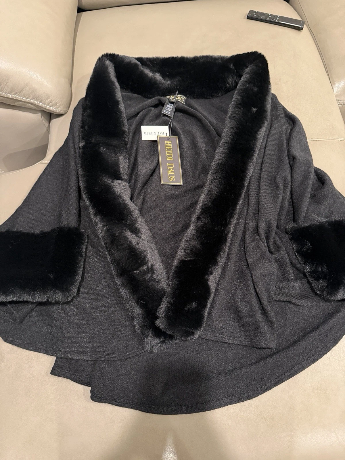 Heidi Daus Faux Fur Poncho XS/S Mob Wife Black Faux Fur NWT