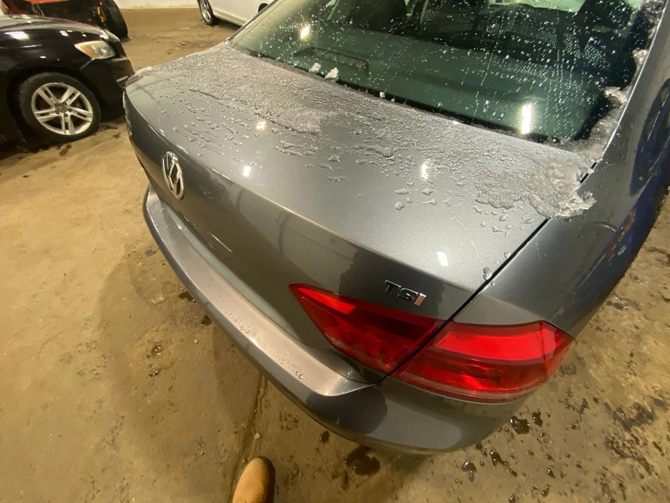 Used Deck Lid fits: 2015 Volkswagen Passat Sdn w/rear view camera Grade A - Изображение 3 из 4