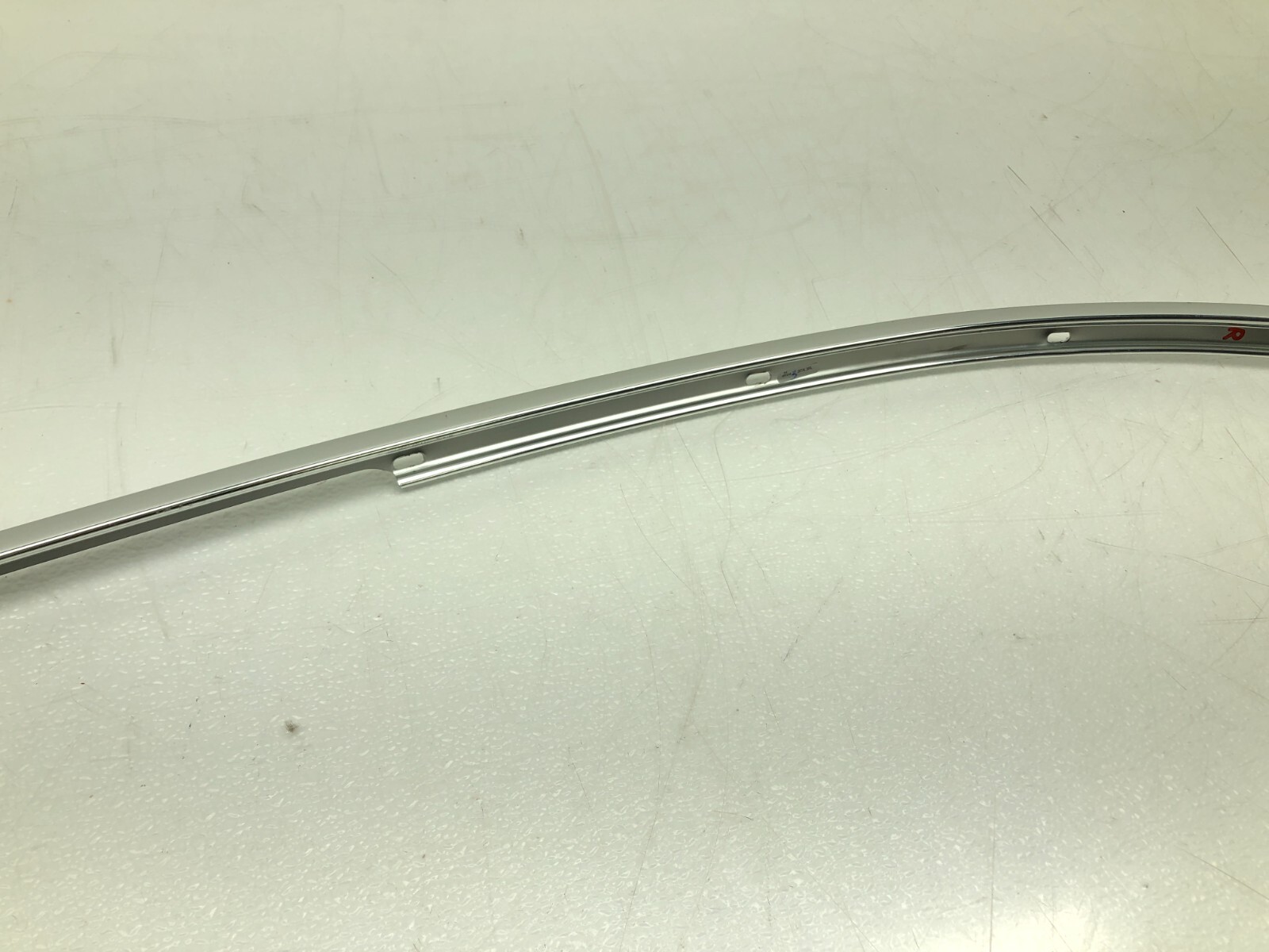 2017-2020 MASERATI LEVANTE RIGHT PASSENGER UPPER DOOR ROOF DRIP MOLDING OEM.