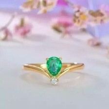 Pear Cut Simulated Green Emerald Women's Wedding Ring In 14k Yellow Gold Plated