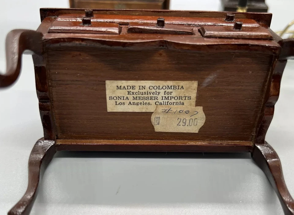 Sonia Messer娃娃娃娃娃娃娃娃微型抽屉时钟梳妆台灯外套架1:12 — 第 4/4 张图片