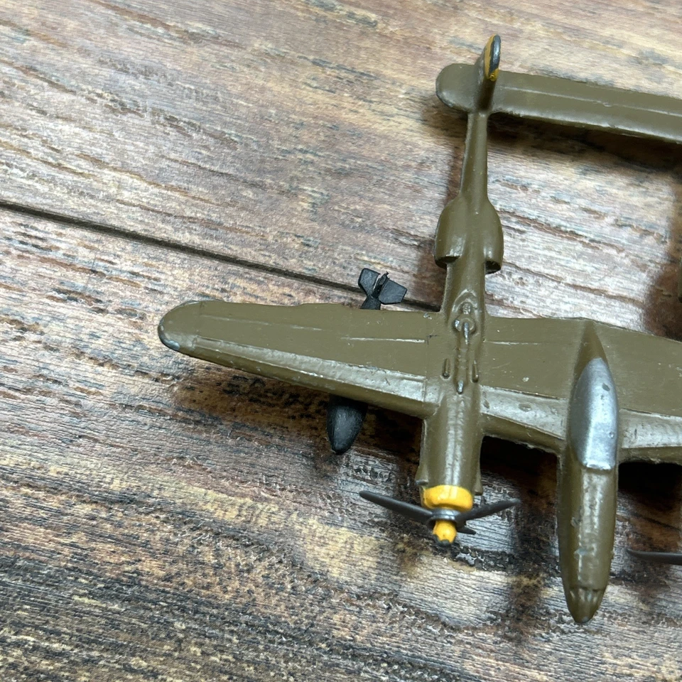 Avión marrón fundido a presión Dyna Flites American A109 P-38 Lightning 168 Foto 3 de 4
