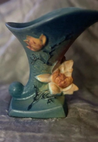 CORNUCOPIA VASE VTG ROSEVILLE ART pottery Blue White CLEMATIS Horn 6” H