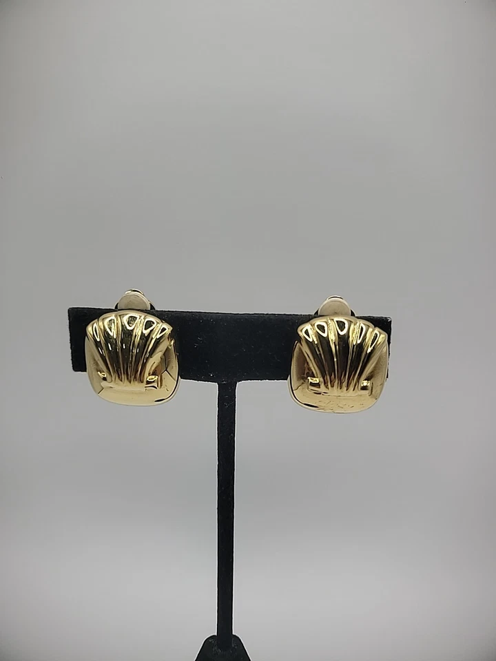Vintage Earrings Clip On Gold Tone Shell Pattern Jewelry Costume - Image 2 of 4