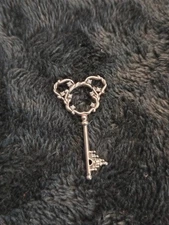 Pandora Mickey Castle Key Disney Parks Authentic - NO CHAIN