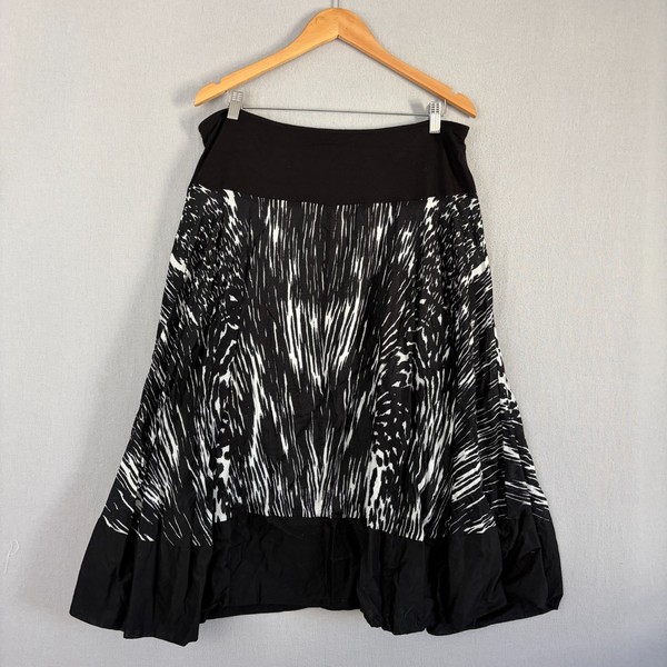 Yarra Trail Womens Skirt 18 Black White Abstract Print Flared Midi Bubble Hem