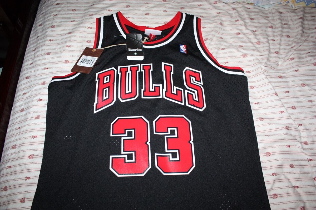 Mitchell & Ness Swingman Jersey Bulls 1997 Scottie Pippen Black