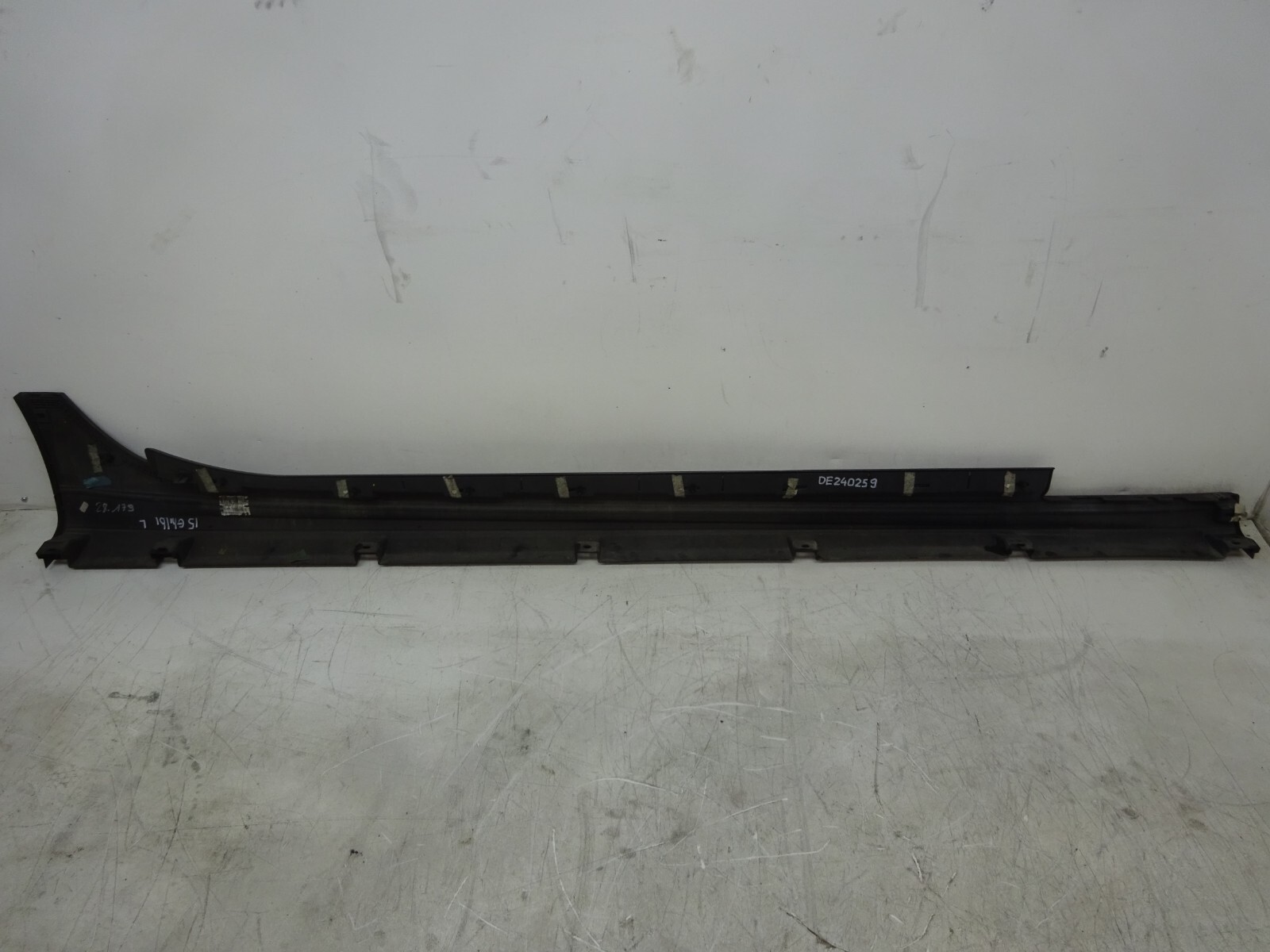 2014-2017 Maserati Ghibli Left Rocker Skirt Molding Trim Panel Gray OEM DE240259