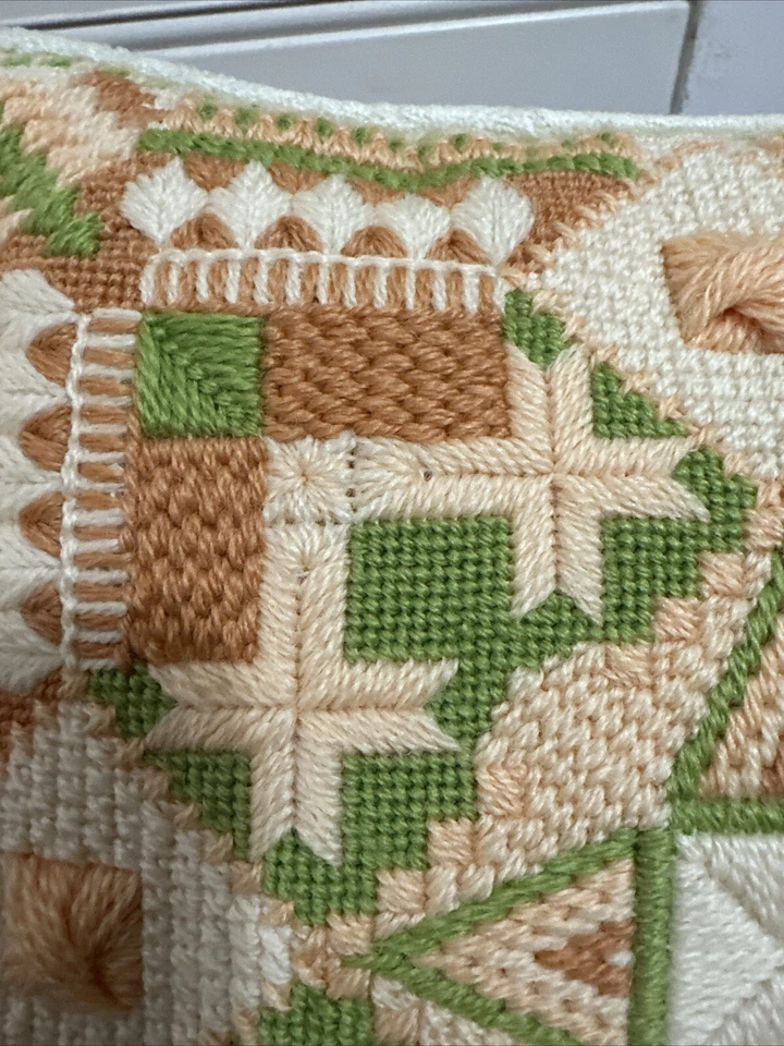 复古针绣枕头几何图案 11x11 绿色桃子白色 — 第 3/4 张图片