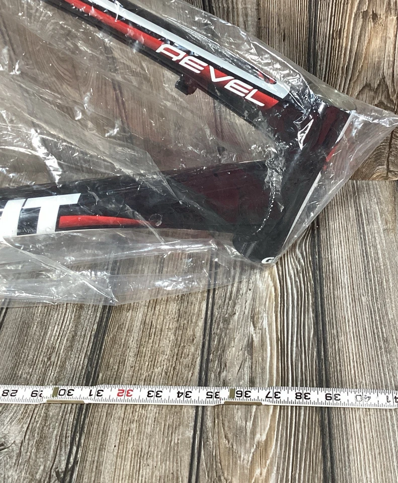 GIANT REVEL ALLOY Mountain Bike Series 6000 Frame Lightweight Black,red, NEW - Image 3 of 4