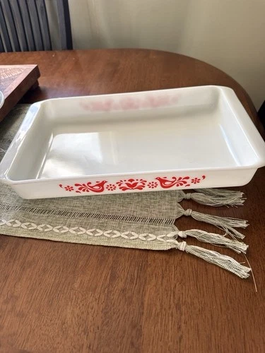 Vintage Pyrex Friendship 933 Red Birds 3 Qt 9x13 Lasagna Baking Dish USA EUC