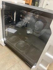 Mid Tower E- ATX x5 Pre installed Fans