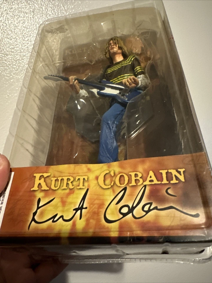 FIGURA DE ACCIÓN NECA KURT COBAIN 7’ 2006 TOTALMENTE NUEVA Foto 2 de 4