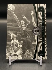 2005-06 Topps First Row - Kevin Garnett #32 Black & White /225