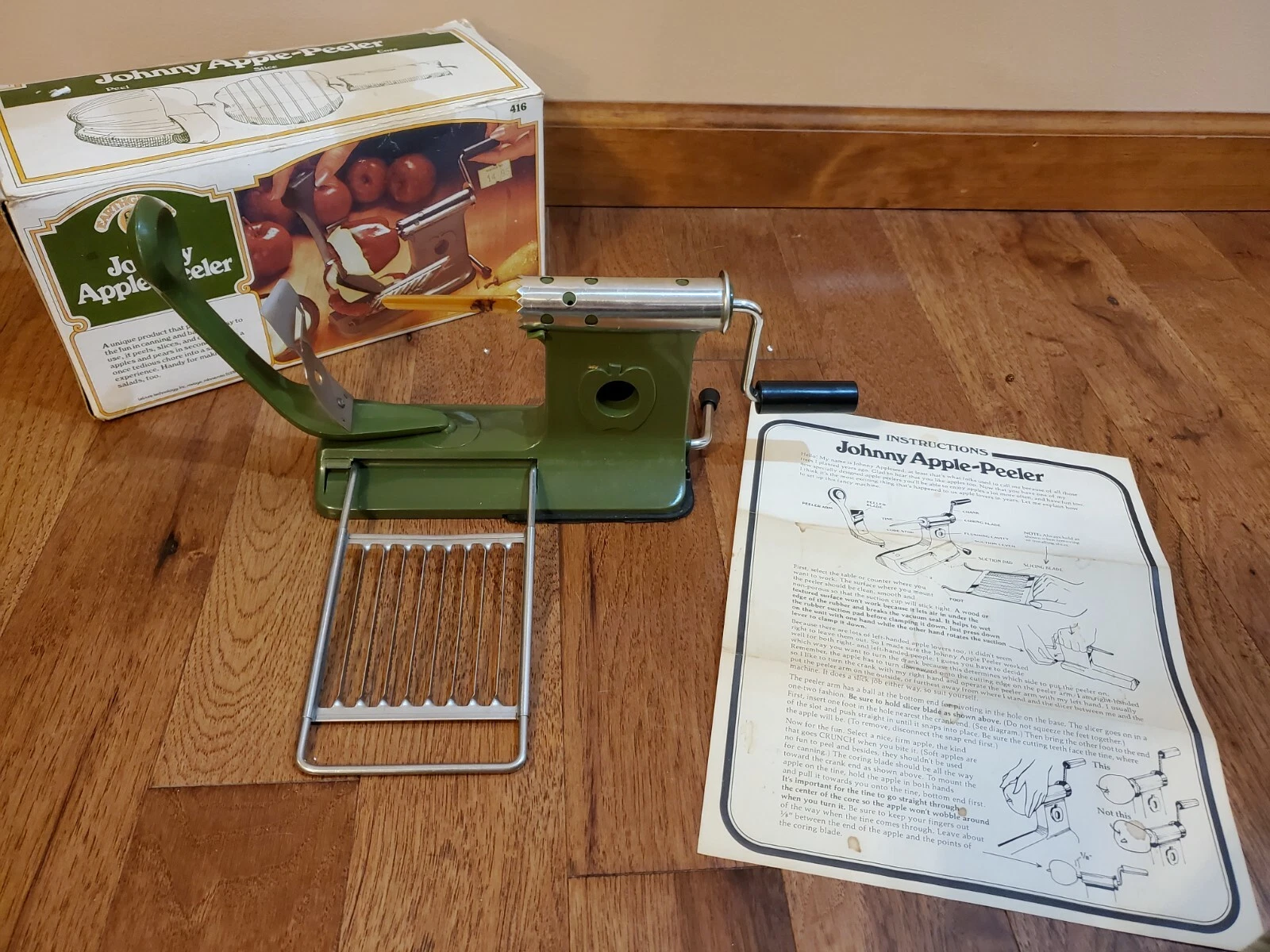 Earthgrown Johnny Apple-Peeler Apple Slicer, Corer vintage original box