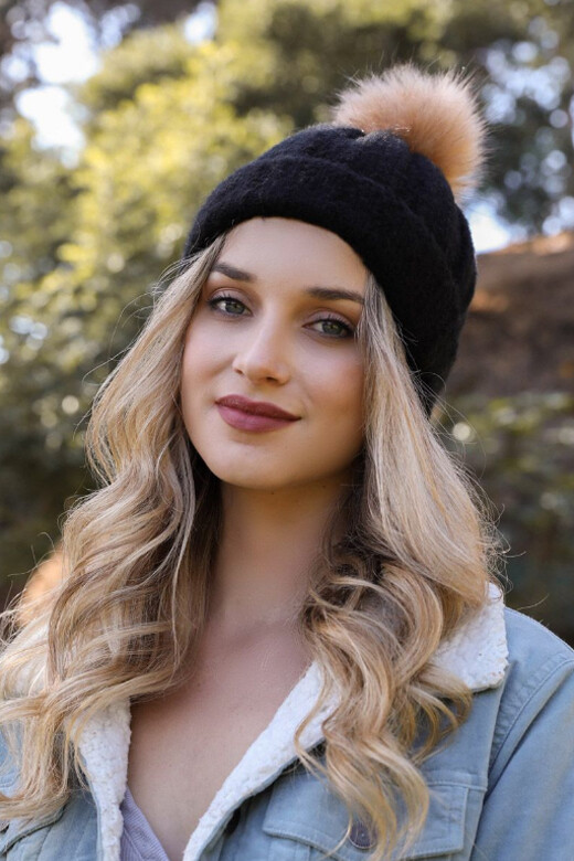 Soft Knit Fur Pom Beanie Winter Womens Hat Soft Warm Unisex  display picture 2
