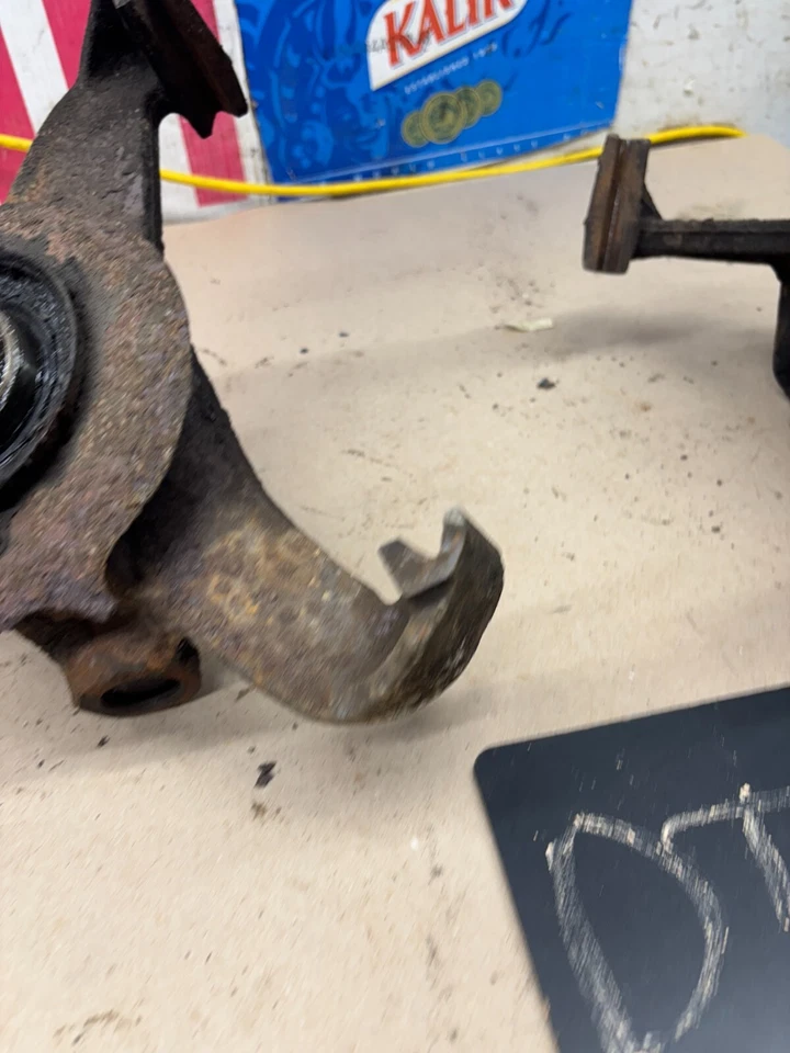 Ford F-350 1980-1986 tracción trasera/2x2 par izquierdo derecho husillo de nudillo delantero King Pin Foto 2 de 4