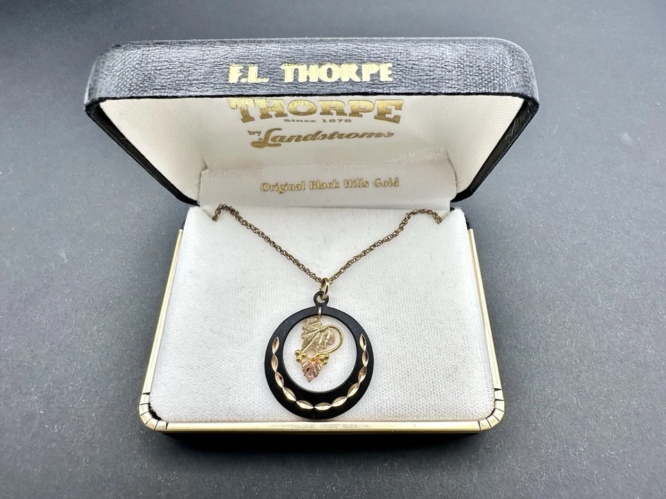 Landstrom’s Black Hills Oro 10k Oro Hoja Oro Amarillo Colgante con Cadena 14K GF 18.5” Foto 2 de 4