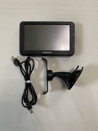 Lot GPS Garmin Nuvi 40 avec câble voiture et support pare brise