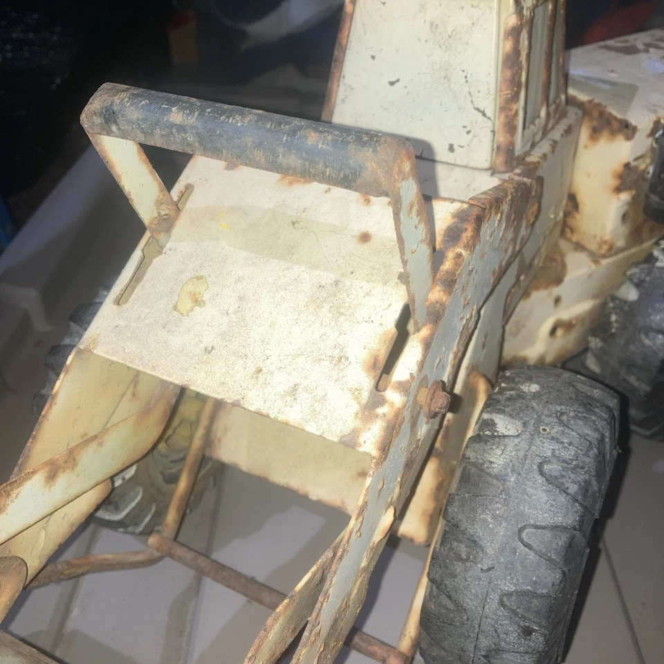 Large Vintage Antique Tonka Front End Loader. Works. Parts/Repair - Image 2 of 4