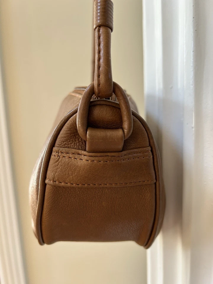 Bolso de Mano Pequeño Bandolera Albert Nipon Bronceado Cuero Borla Metal Dorado De Colección Foto 3 de 4