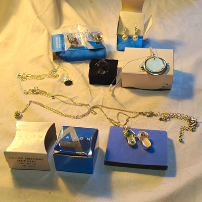 Avon Mixed Lot Fashion Jewelry Necklace Earrings Ring Pendant Crystal Silver