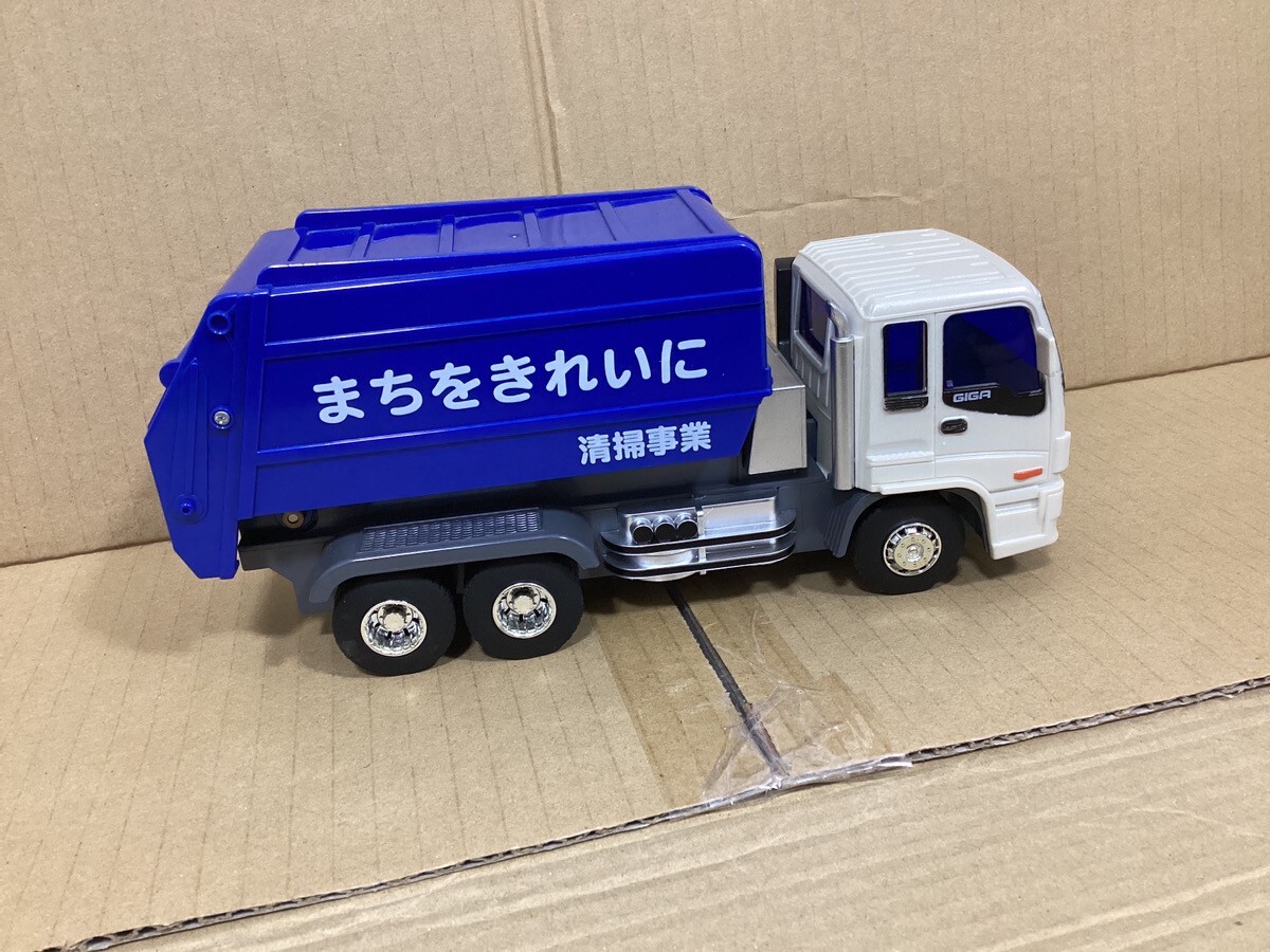 Toyco Friction ISUZU GIGA Junior cleaning truck | eBay UK