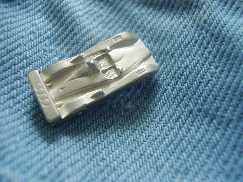 Pin Audi R8 Rennwagen 24h Rennen von Le-Mans Motor-Sport 3D Ausführung silberf.