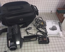 Quasar Camcorder 700X Zoom 20X Digital VM-L152 Palm Battery Case NOT TESTED-DD