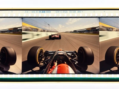 F1 RACING SCENE - 70mm IMAX Film Strip (3 Cells) - Bild 1 von 4